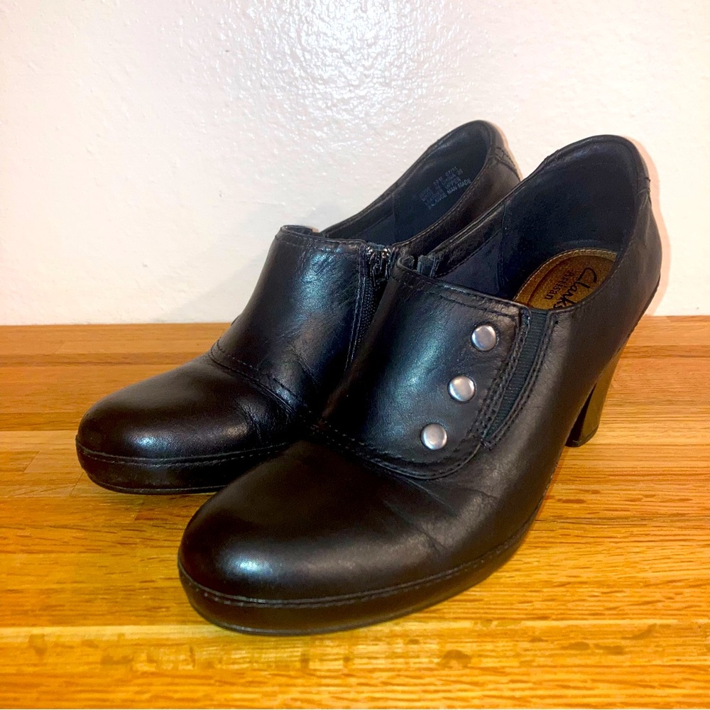 Artisan Clarks zip up bootie